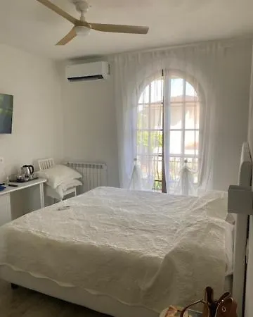 Federica Bed & Breakfast 3*